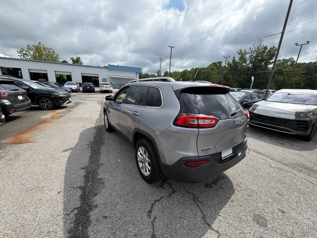 Used 2017 Jeep Cherokee Latitude w/ Cold Weather Group AWD/4WD image 4