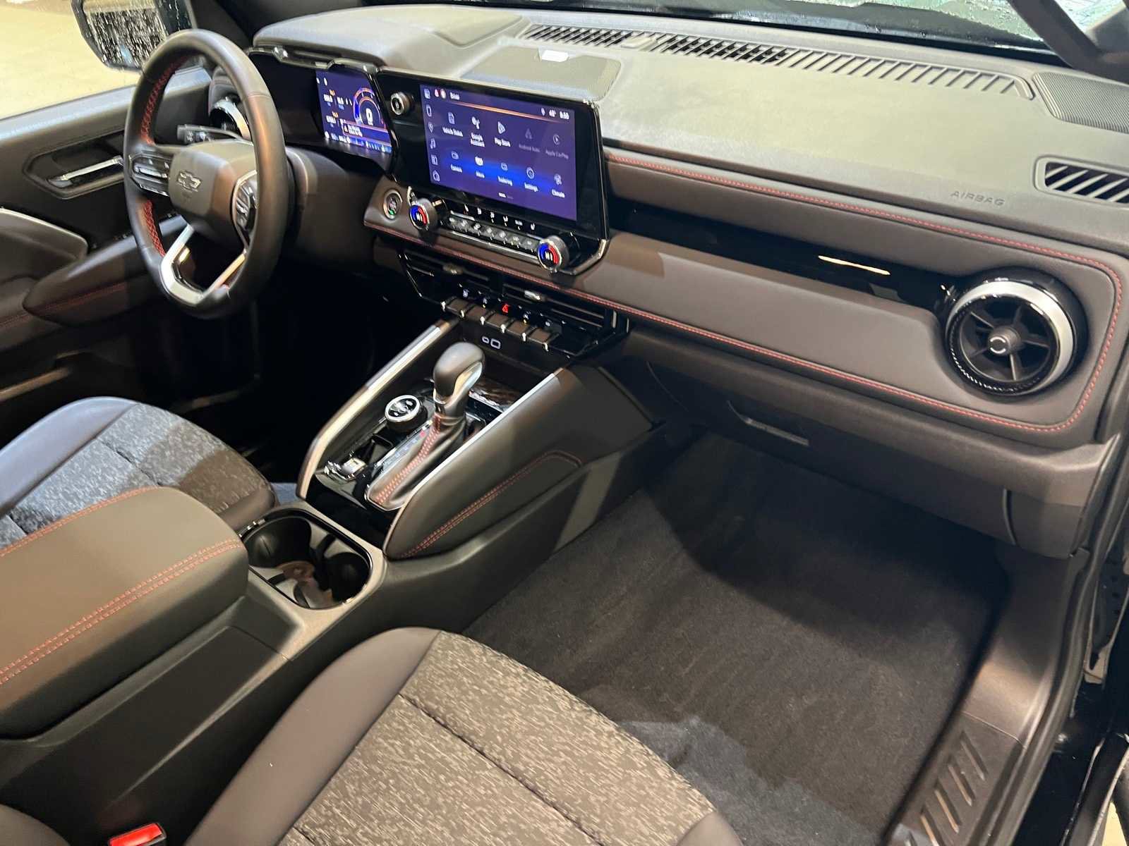 Used 2024 Chevrolet Colorado Z71 w/ Z71 Convenience Package 2 image 15