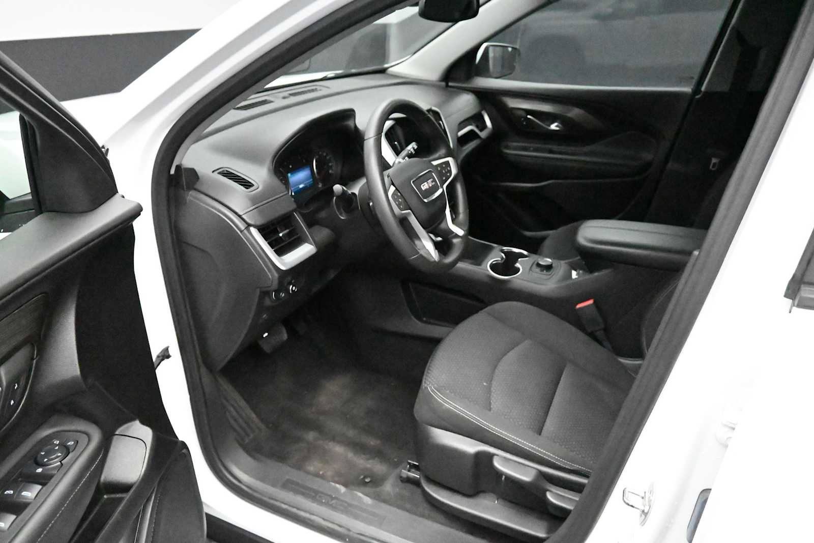 Used 2024 GMC Terrain SLE AWD/4WD image 23