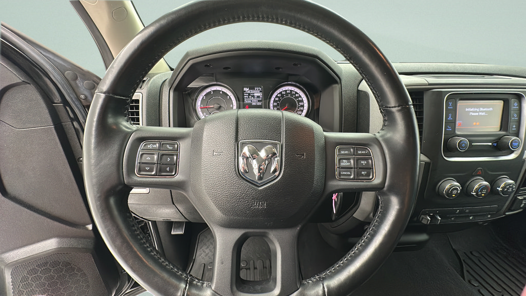Used 2021 RAM 1500 Express AWD/4WD image 16