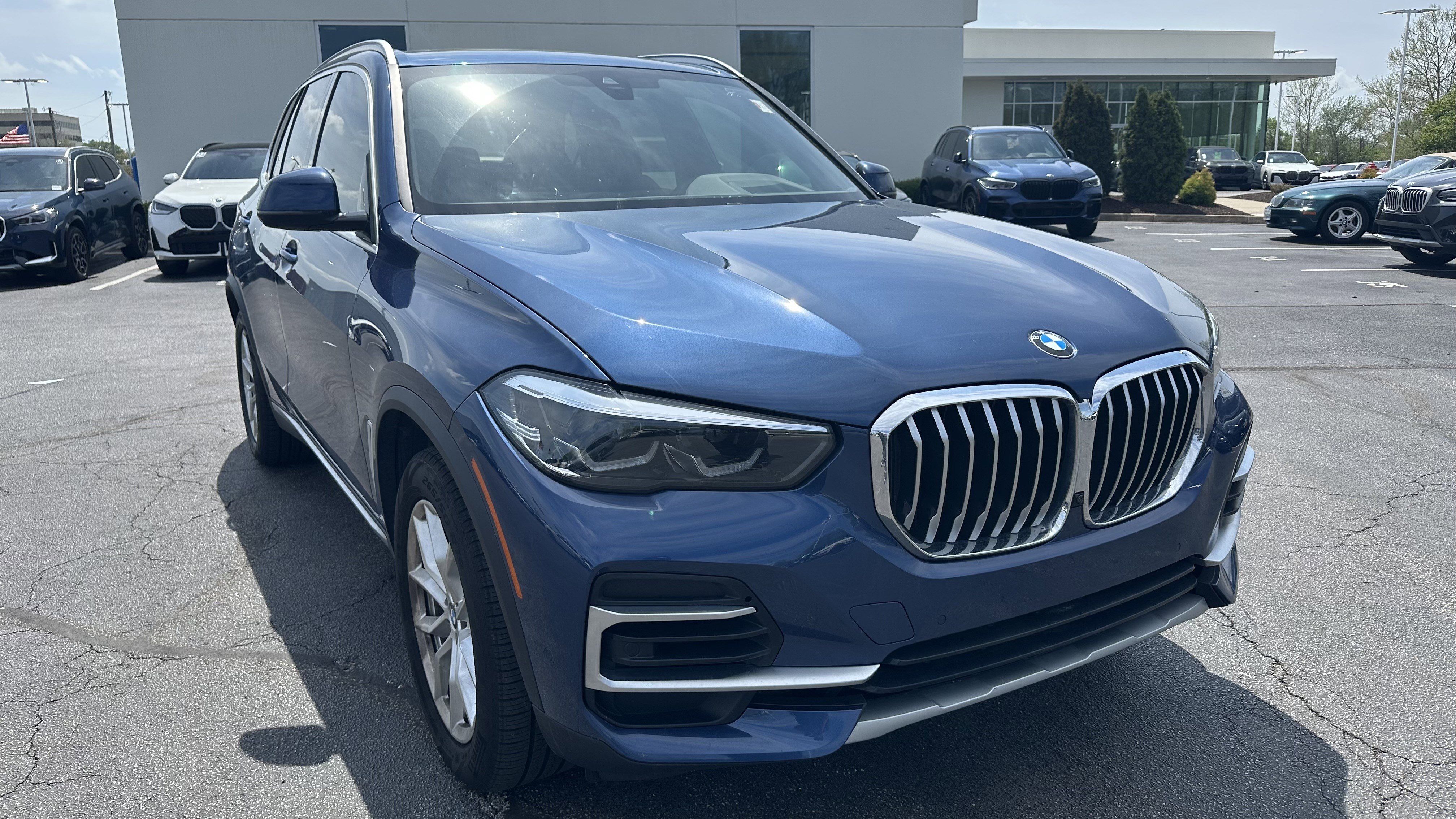 Certified 2022 BMW X5 xDrive40i w/ Premium Package image 2