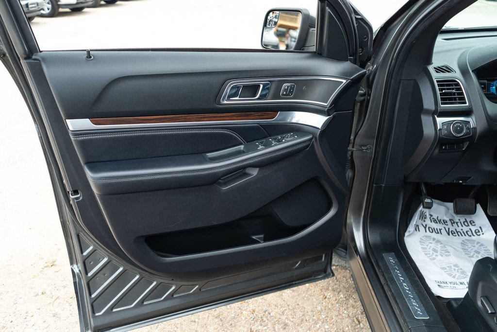Used 2018 Ford Explorer Limited FWD image 12