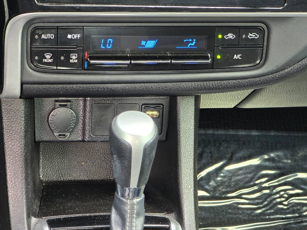 Used 2019 Toyota Corolla LE FWD image 35
