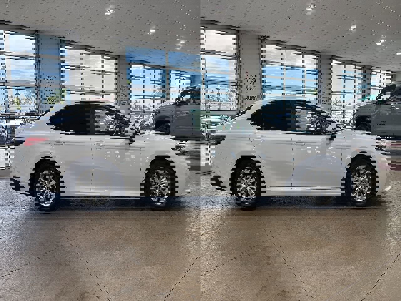 Used 2025 Toyota Camry LE image 3