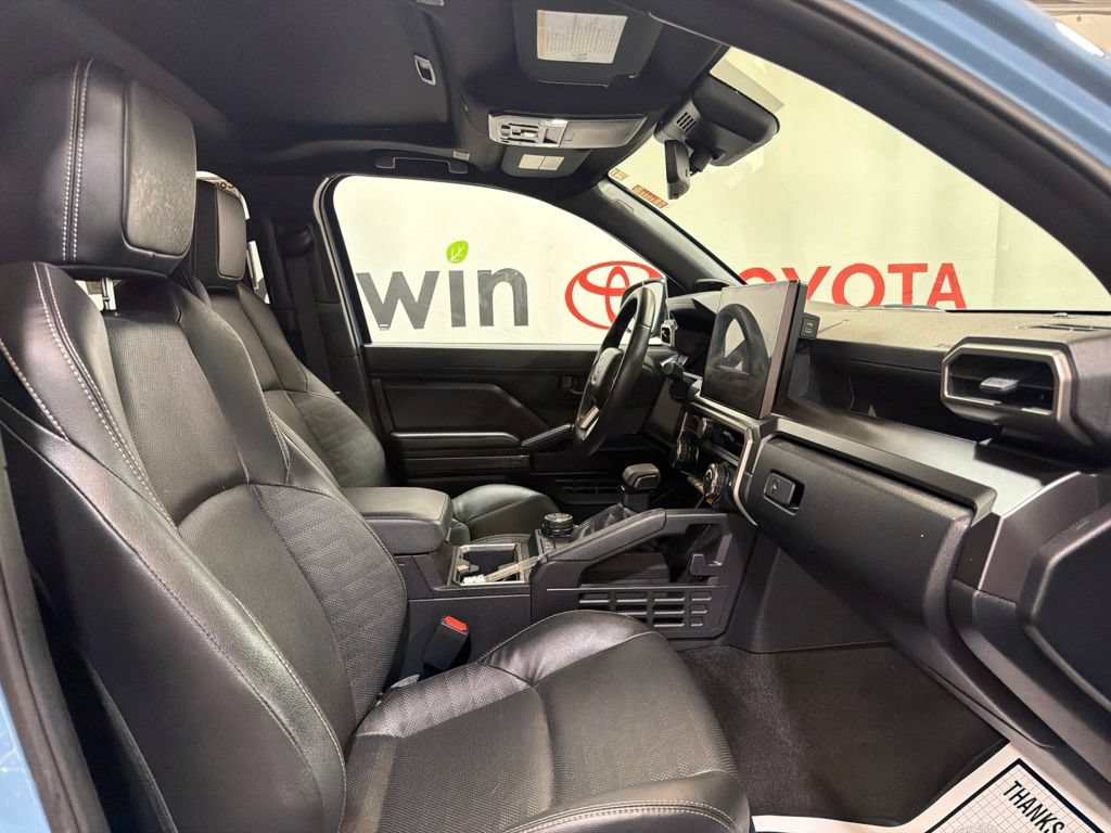 Used 2025 Toyota 4Runner TRD Off-Road Premium AWD/4WD image 11