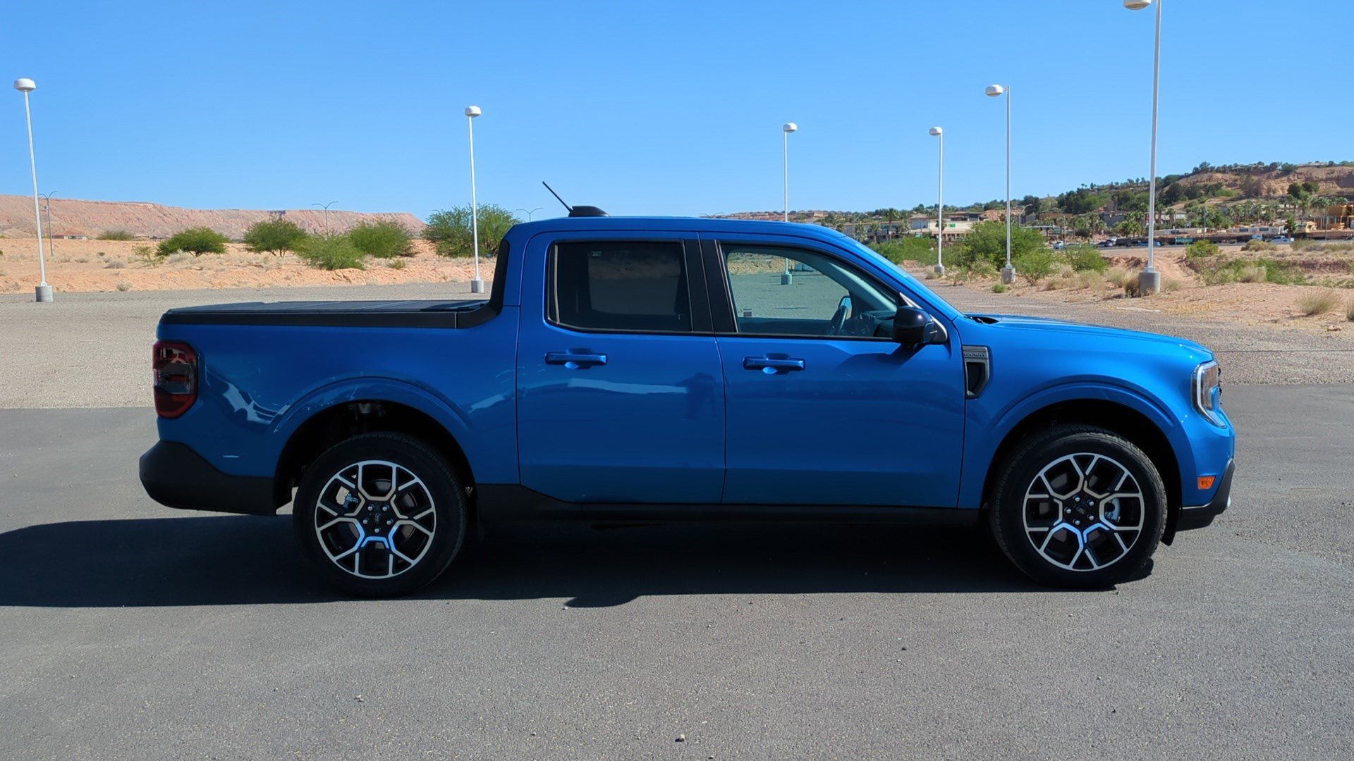 Used 2025 Ford Maverick Lariat w/ 4K Tow Package AWD/4WD image 3