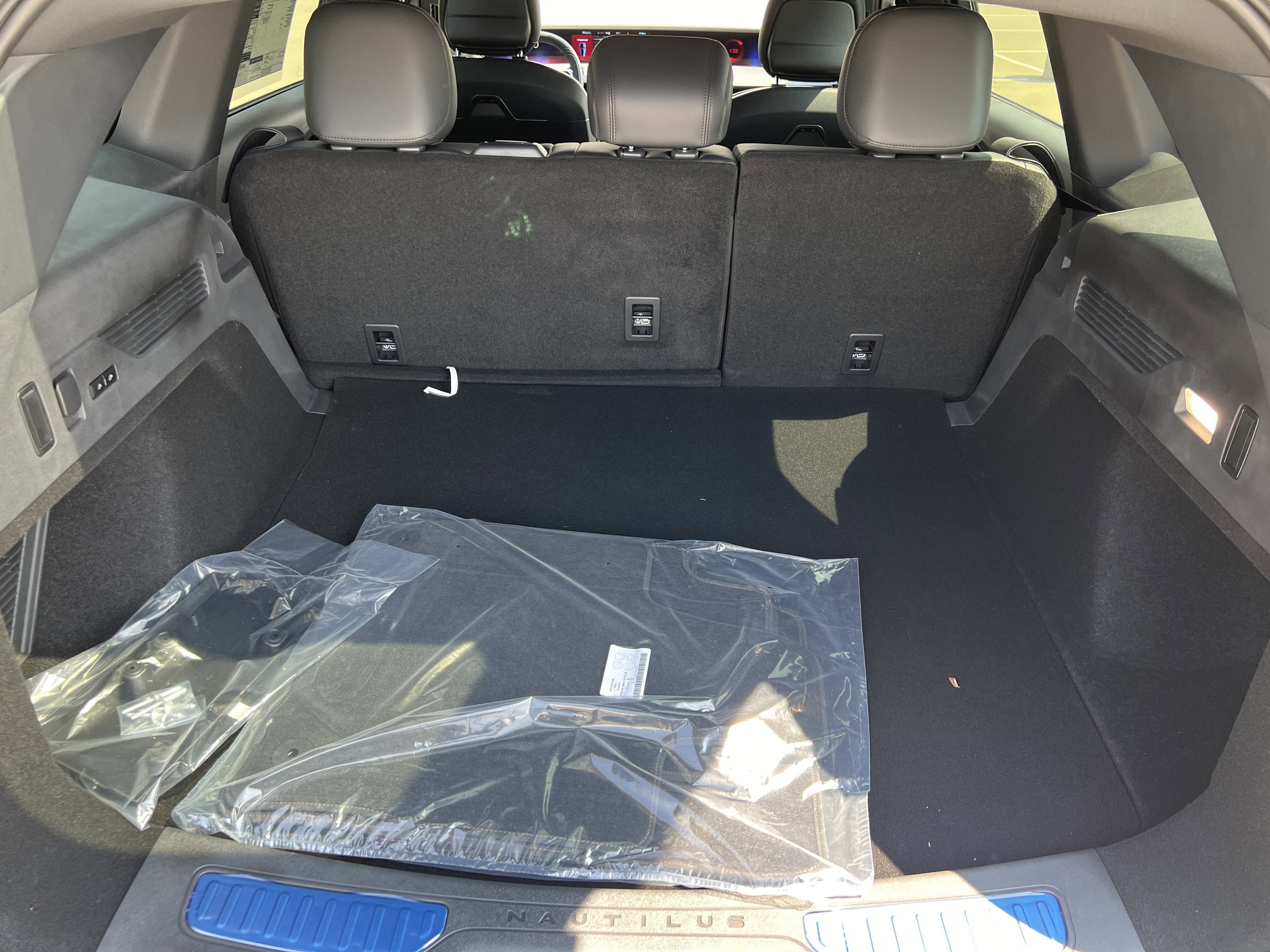 New 2025 Lincoln Nautilus Reserve w/ Jet Appearance Package image 32