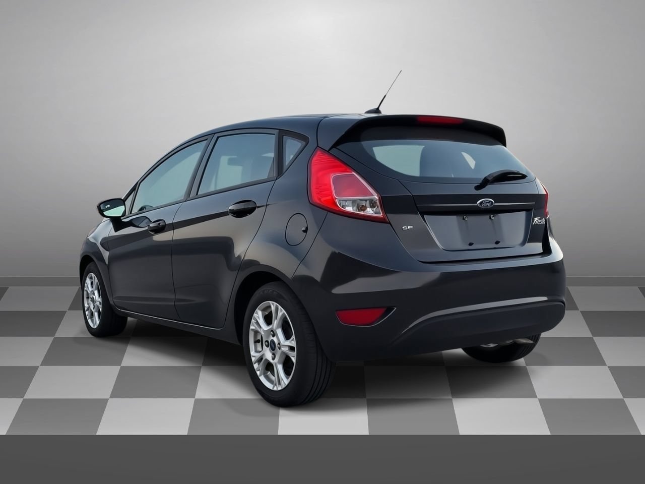 Used 2014 Ford Fiesta SE FWD image 4