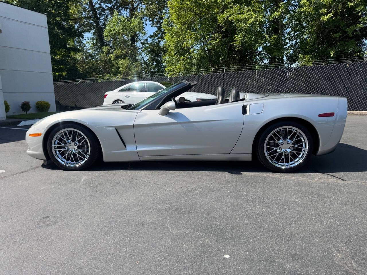 Used 2005 Chevrolet Corvette Convertible w/ Preferred Equipment Group RWD image 2