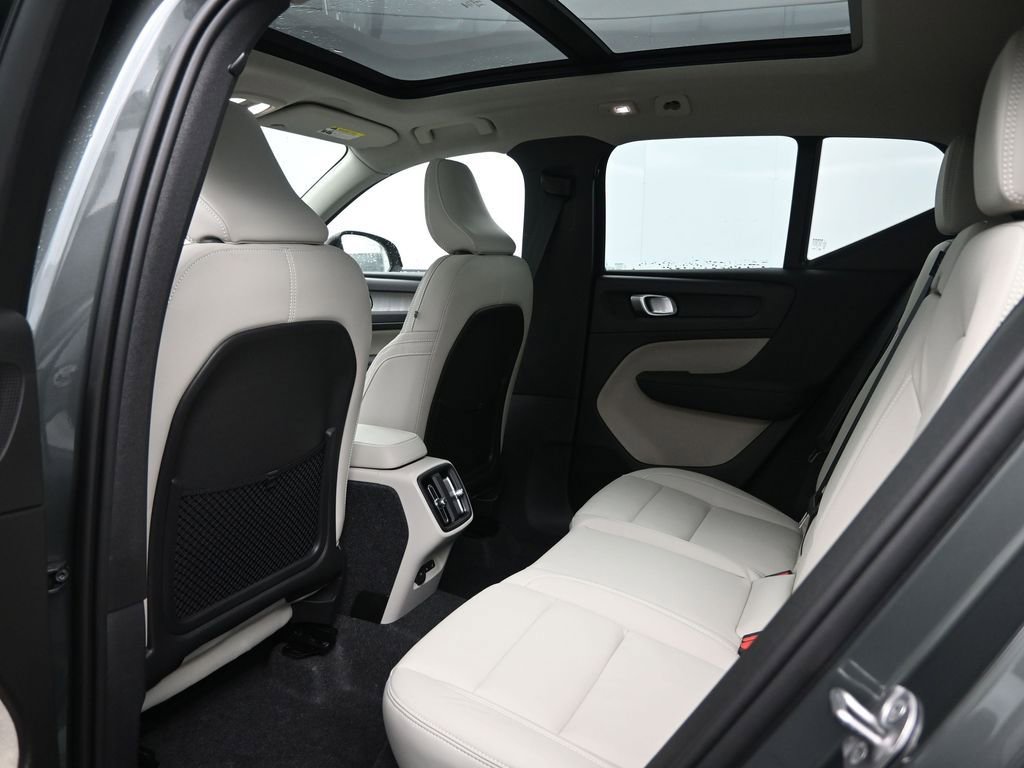 New 2026 Volvo XC40 B5 Ultra w/ Climate Package image 24