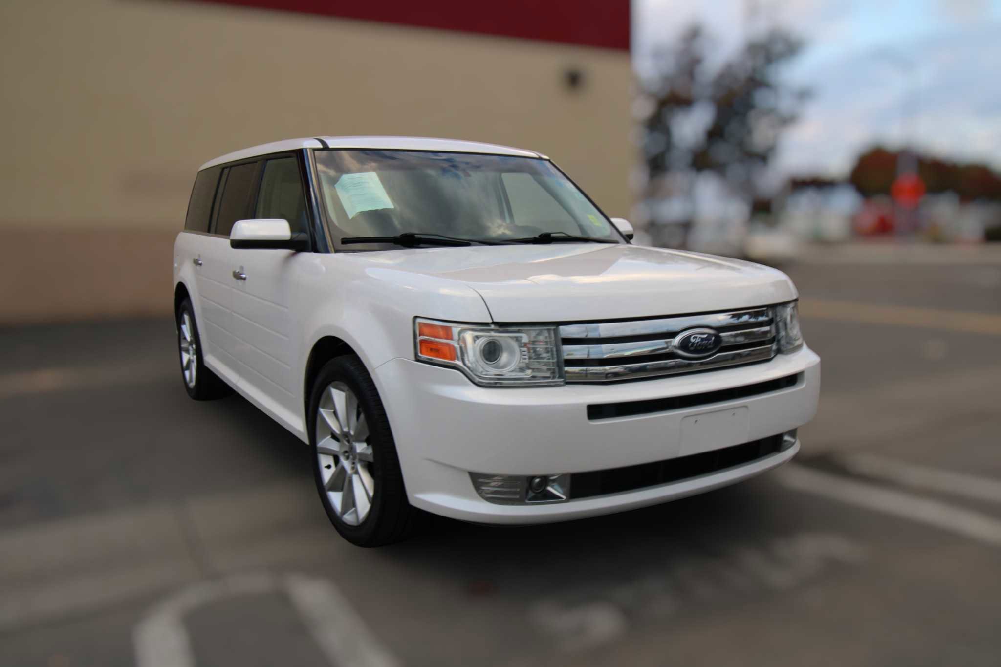 Used 2010 Ford Flex Limited image 1