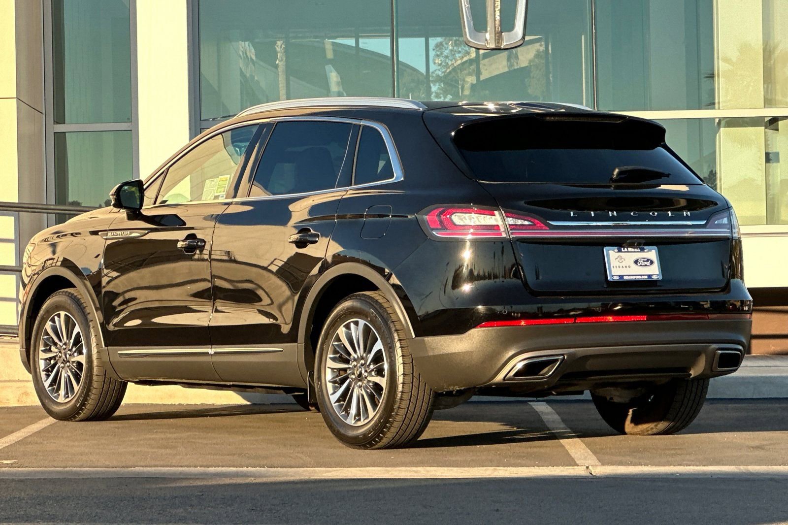 Used 2023 Lincoln Nautilus Reserve w/ Luxury Package image 5