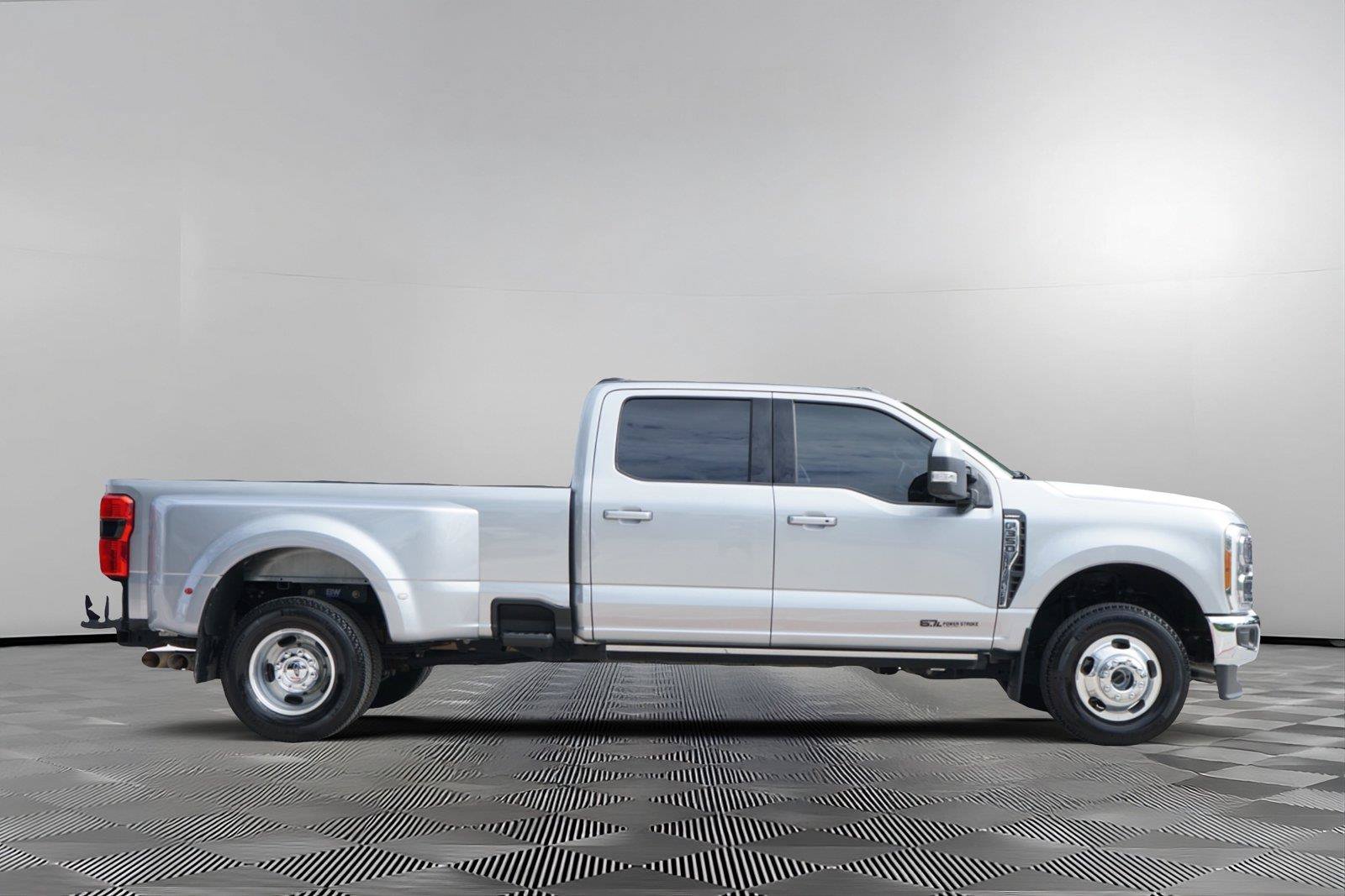 Used 2023 Ford F350 Lariat w/ FX4 Off-Road Package AWD/4WD image 4