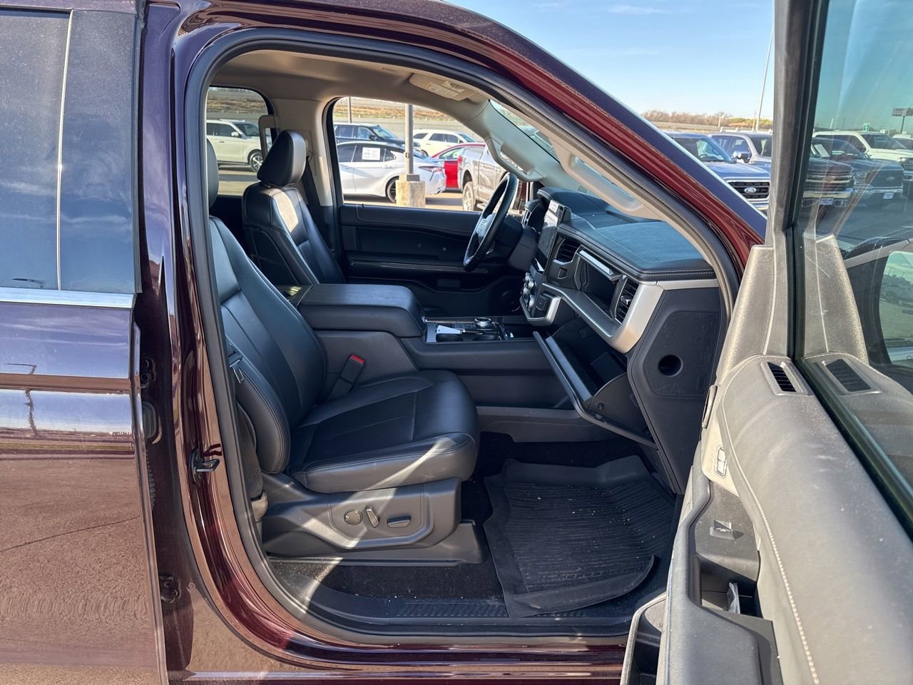 Used 2023 Ford Expedition XLT image 13