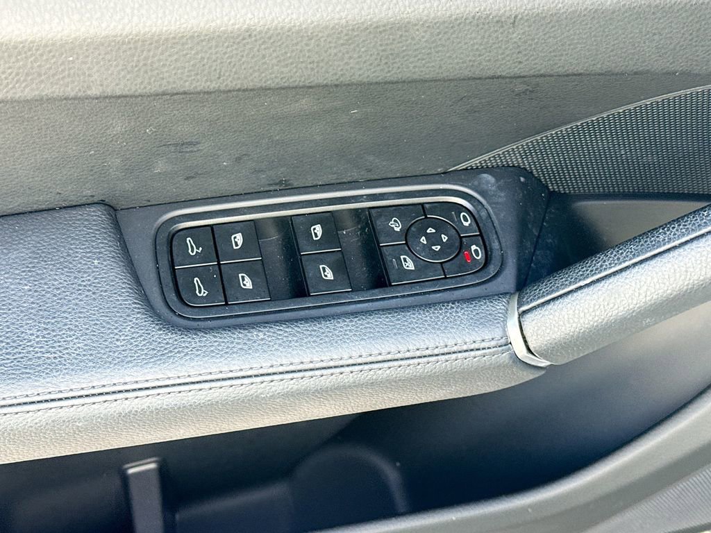 Used 2023 Porsche Cayenne image 19