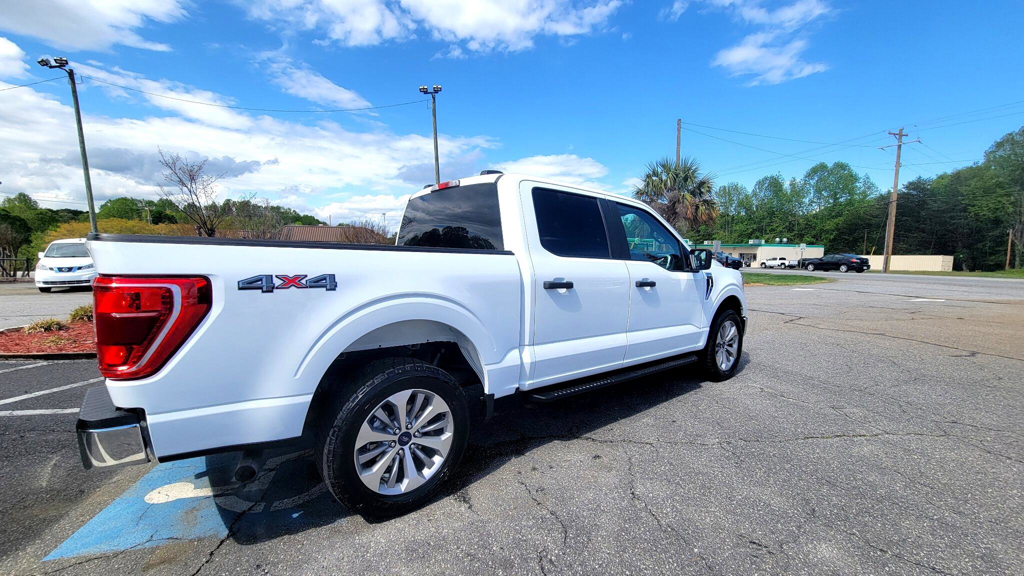 Used 2022 Ford F150 XLT w/ Trailer Tow Package image 14