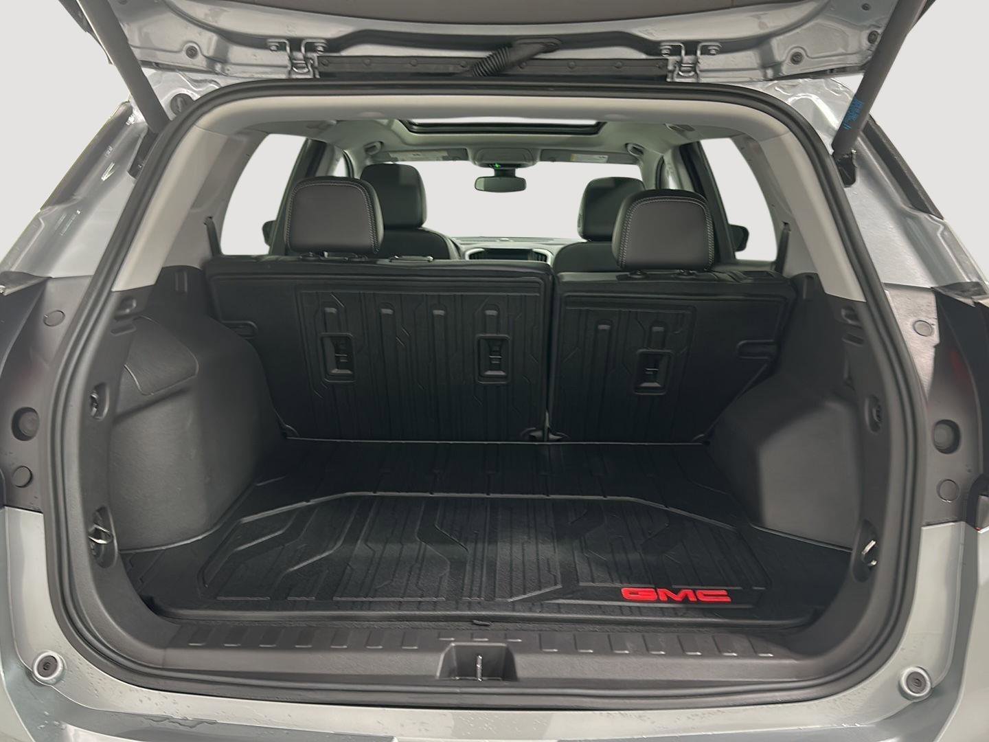 Used 2024 GMC Terrain SLT w/ Infotainment Package II image 29