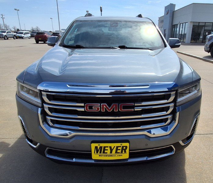 Used 2023 GMC Acadia SLT w/ Technology Package AWD/4WD image 3