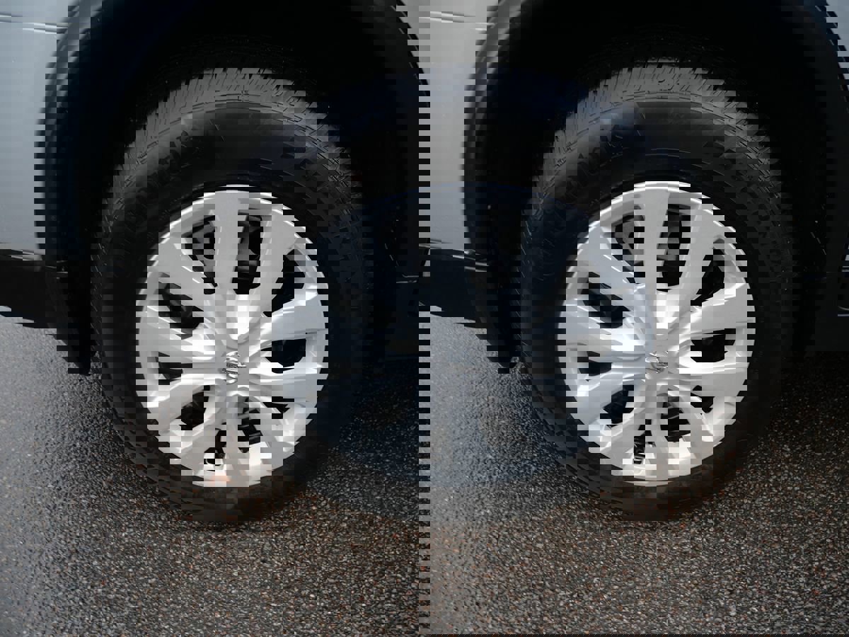 Used 2017 Nissan Rogue S image 32