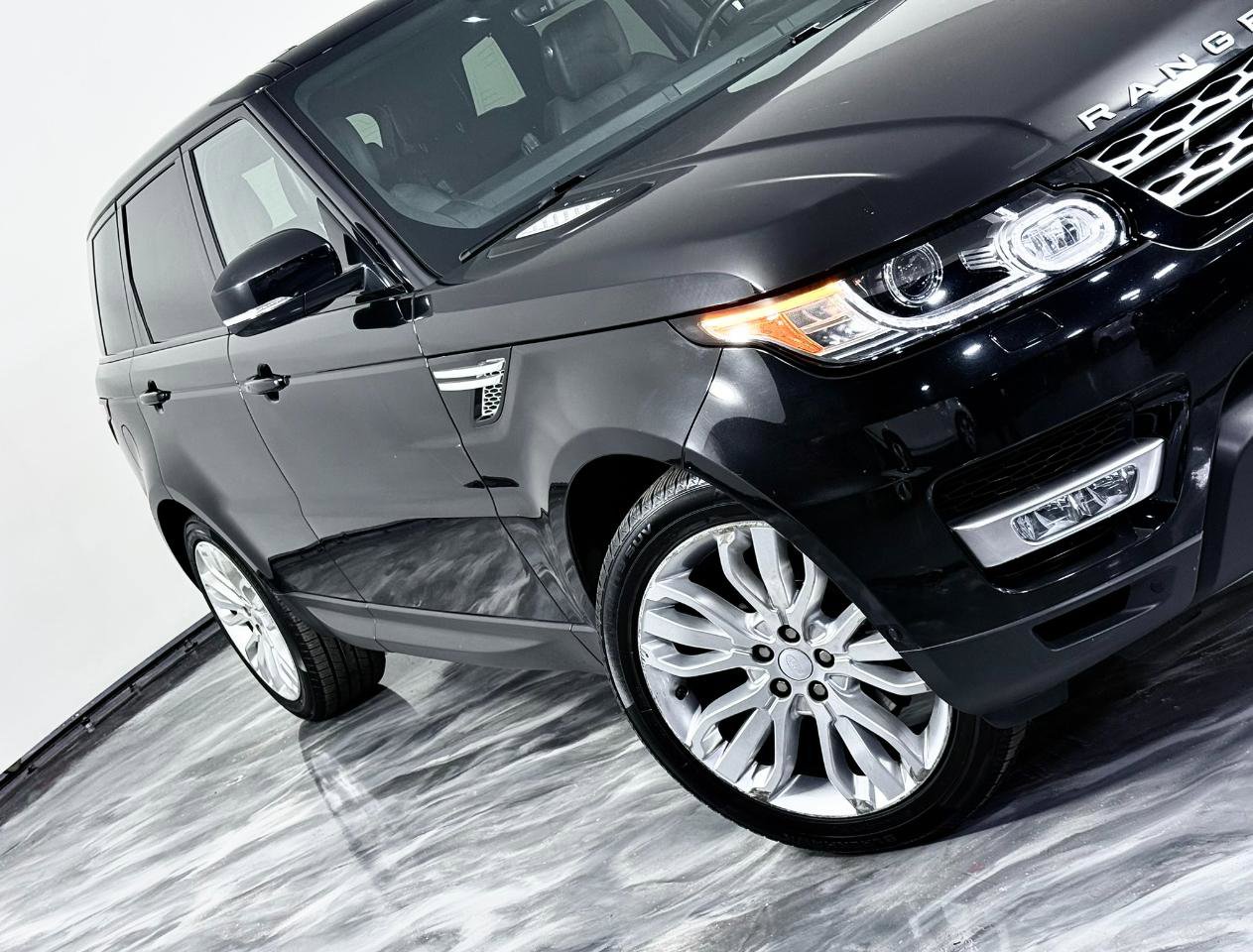 Used 2017 Land Rover Range Rover Sport HSE AWD/4WD image 4