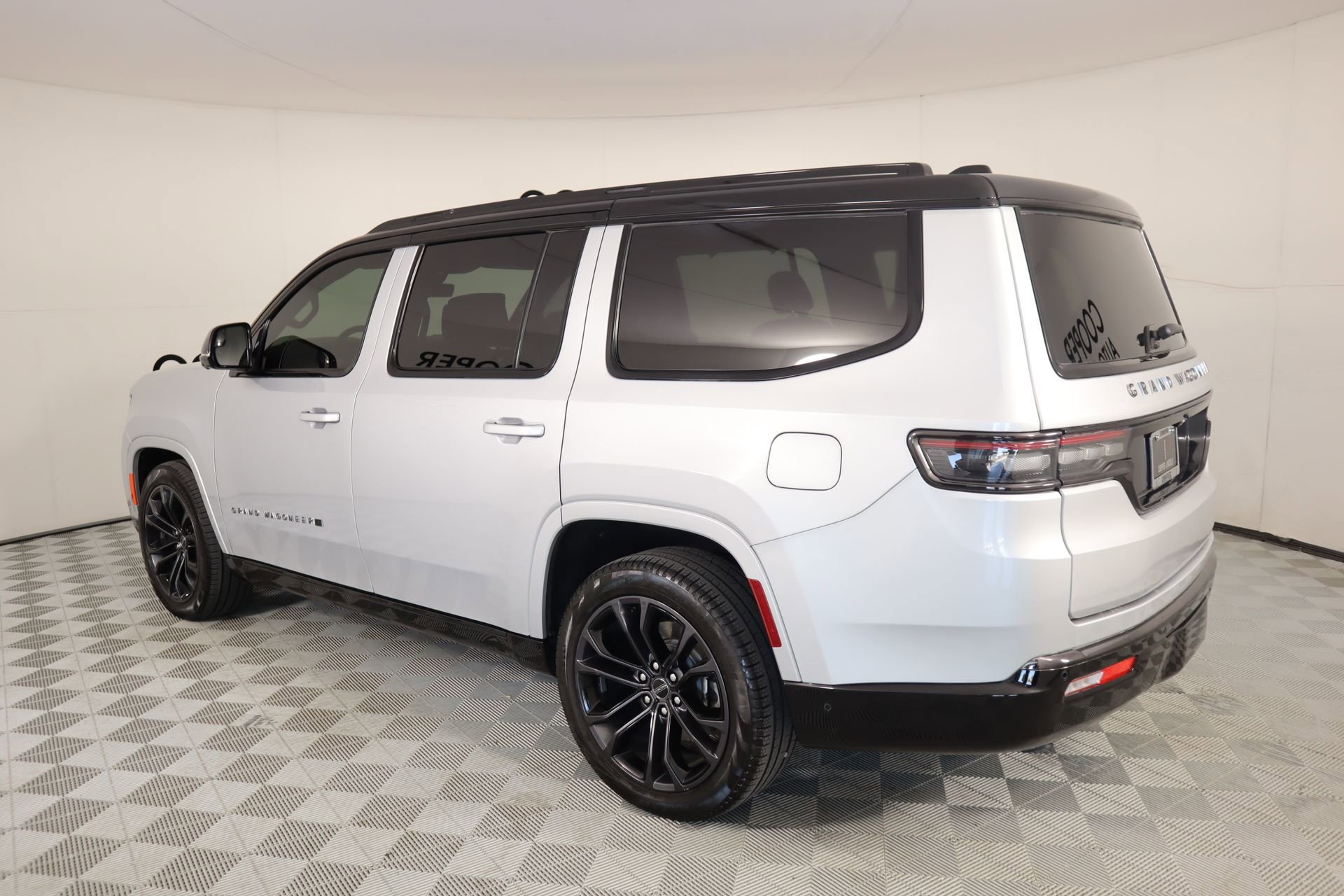 Used 2024 Jeep Grand Wagoneer Series II w/ Quick Order Packagew 28T image 25