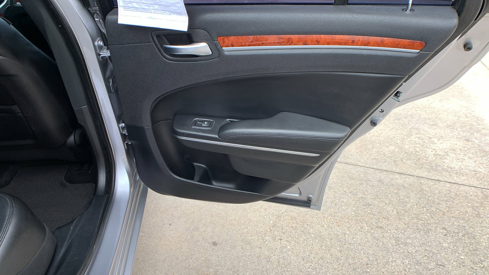 Used 2014 Chrysler 300 image 18