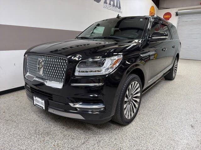 Used 2019 Lincoln Navigator L Reserve AWD/4WD image 3