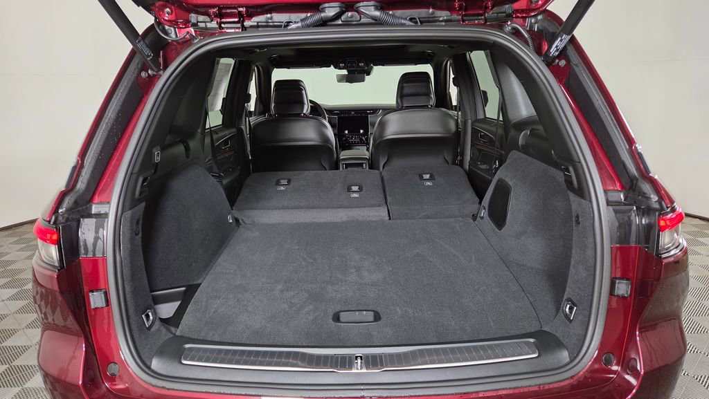 New 2025 Jeep Grand Cherokee Overland w/ Luxury Tech Group IV image 11