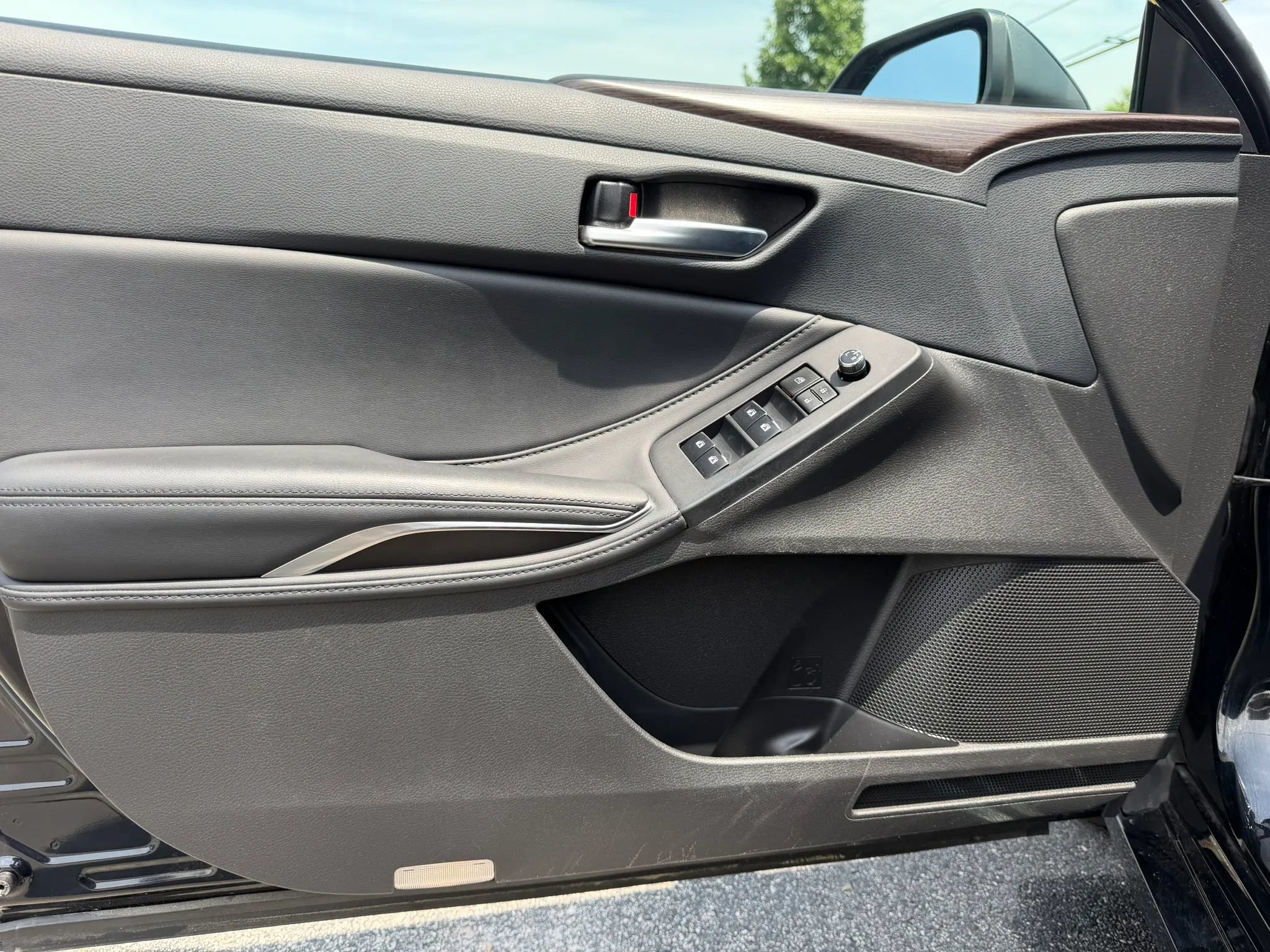 Used 2019 Toyota Avalon XLE FWD image 11