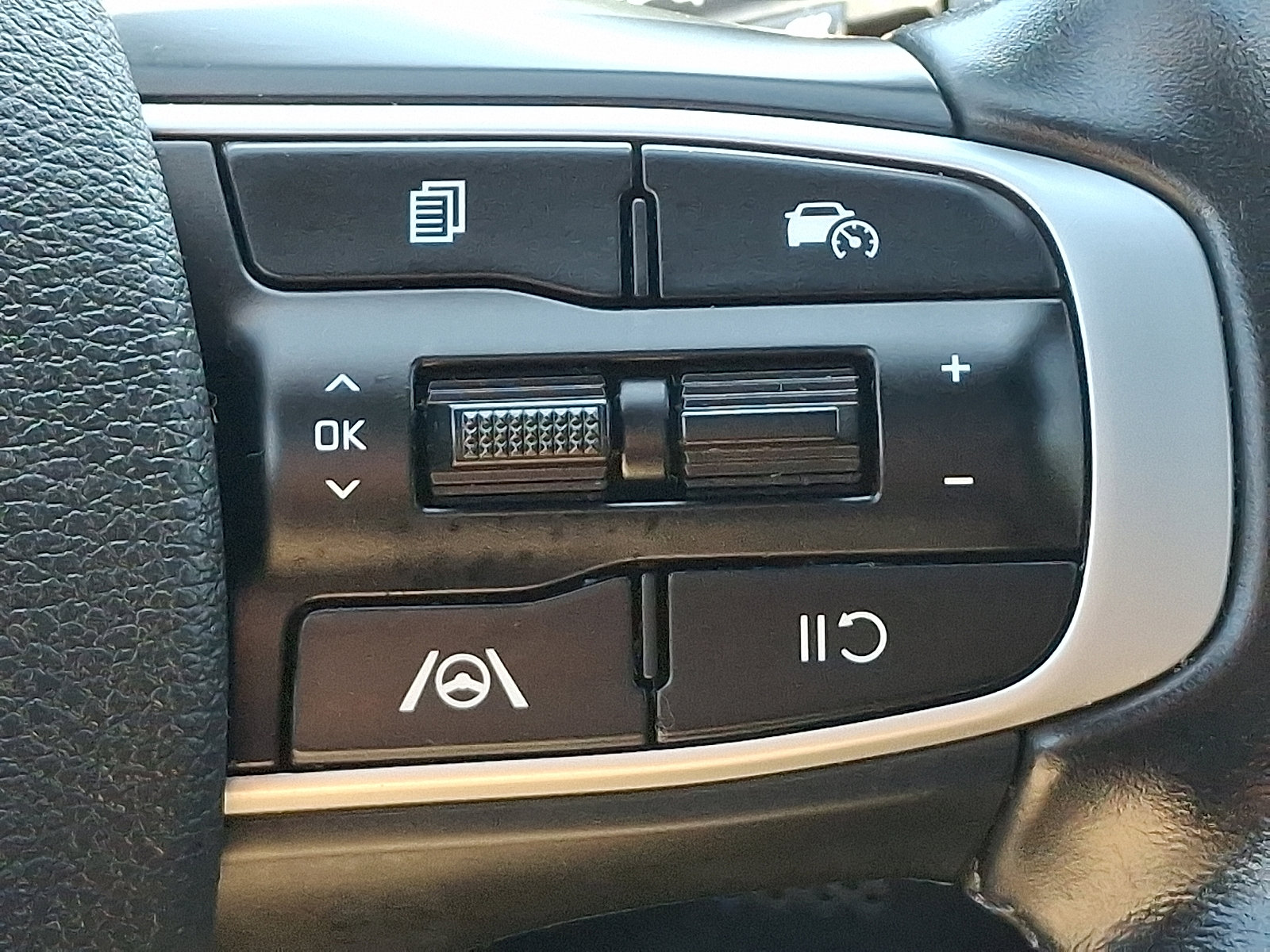 Used 2023 Kia Sportage X-Line w/ X-Line Premium Package AWD/4WD image 23