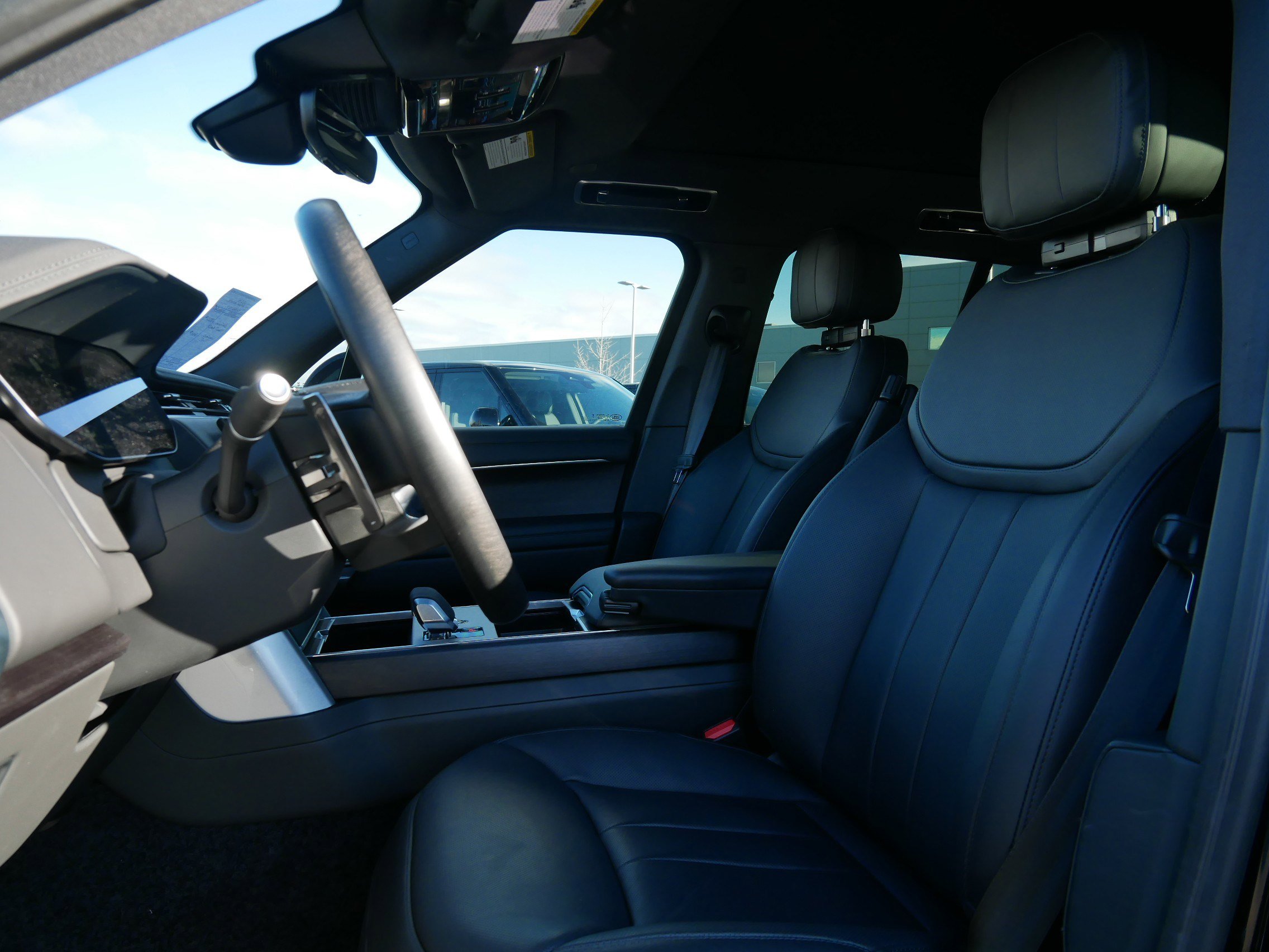 New 2026 Land Rover Range Rover SE AWD/4WD image 3