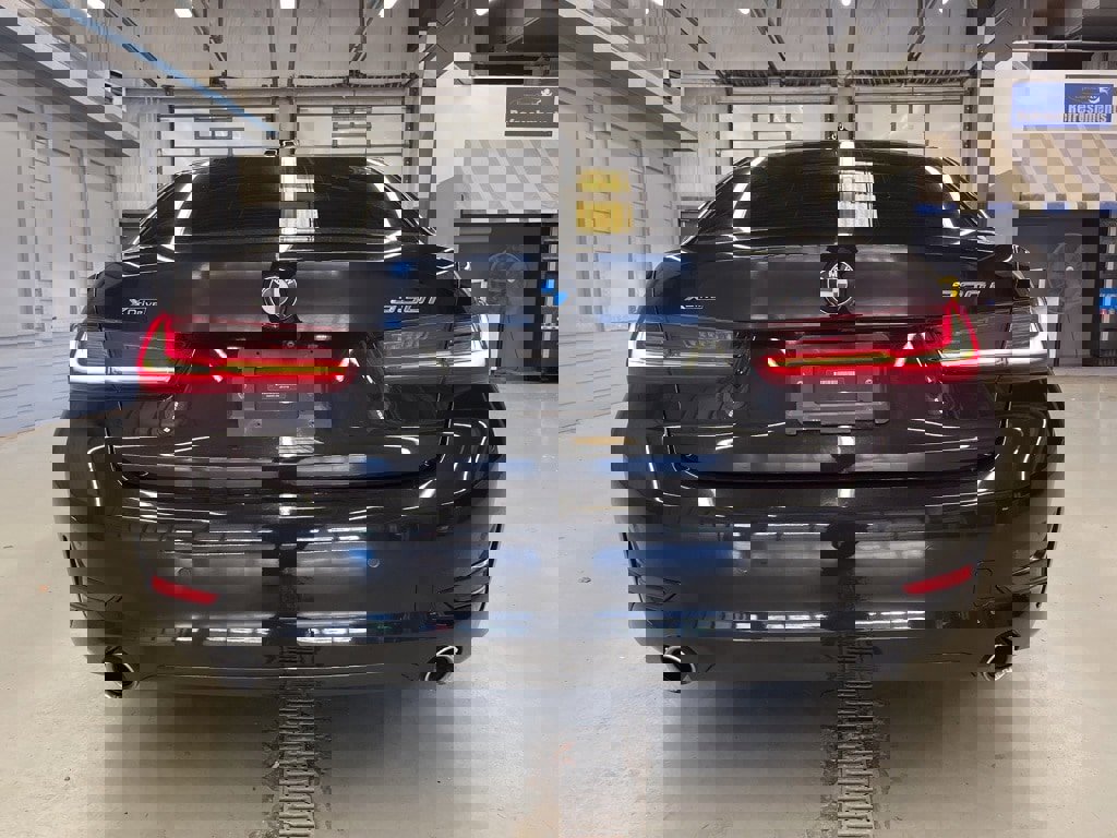 Used 2020 BMW 330i xDrive Sedan w/ Premium Package image 6