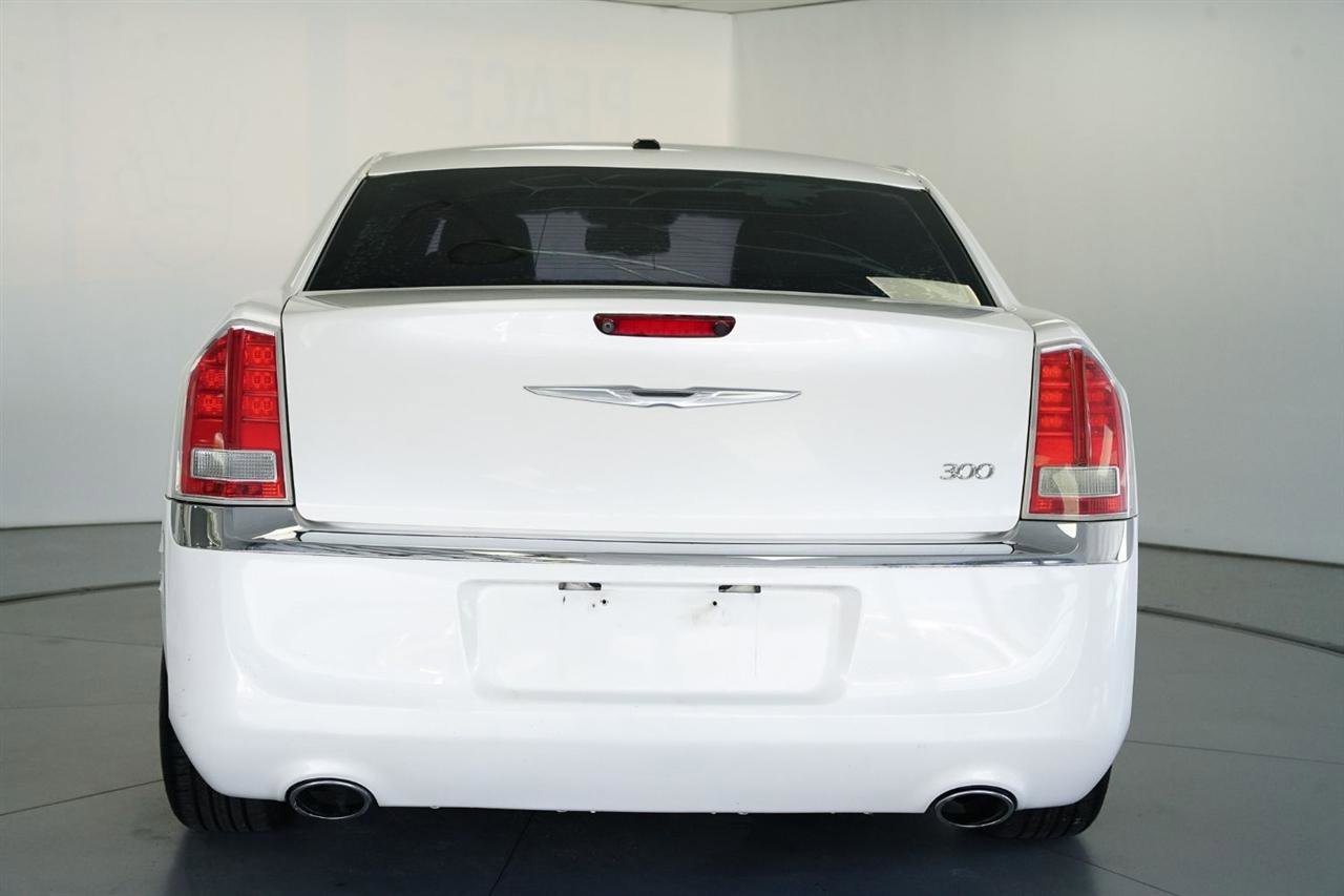 Used 2011 Chrysler 300 Limited image 8