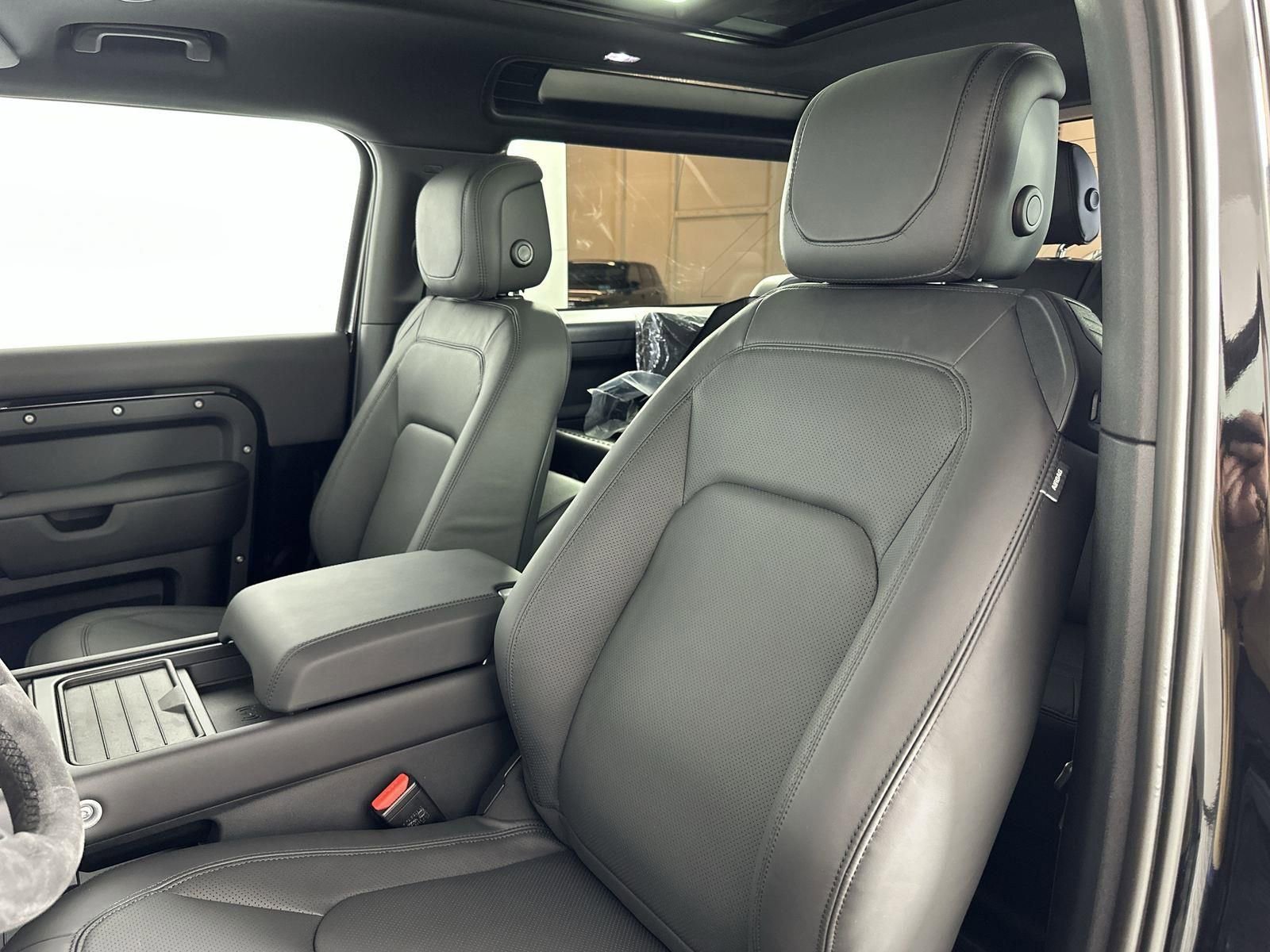 Certified 2023 Land Rover Defender 90 V8 image 27