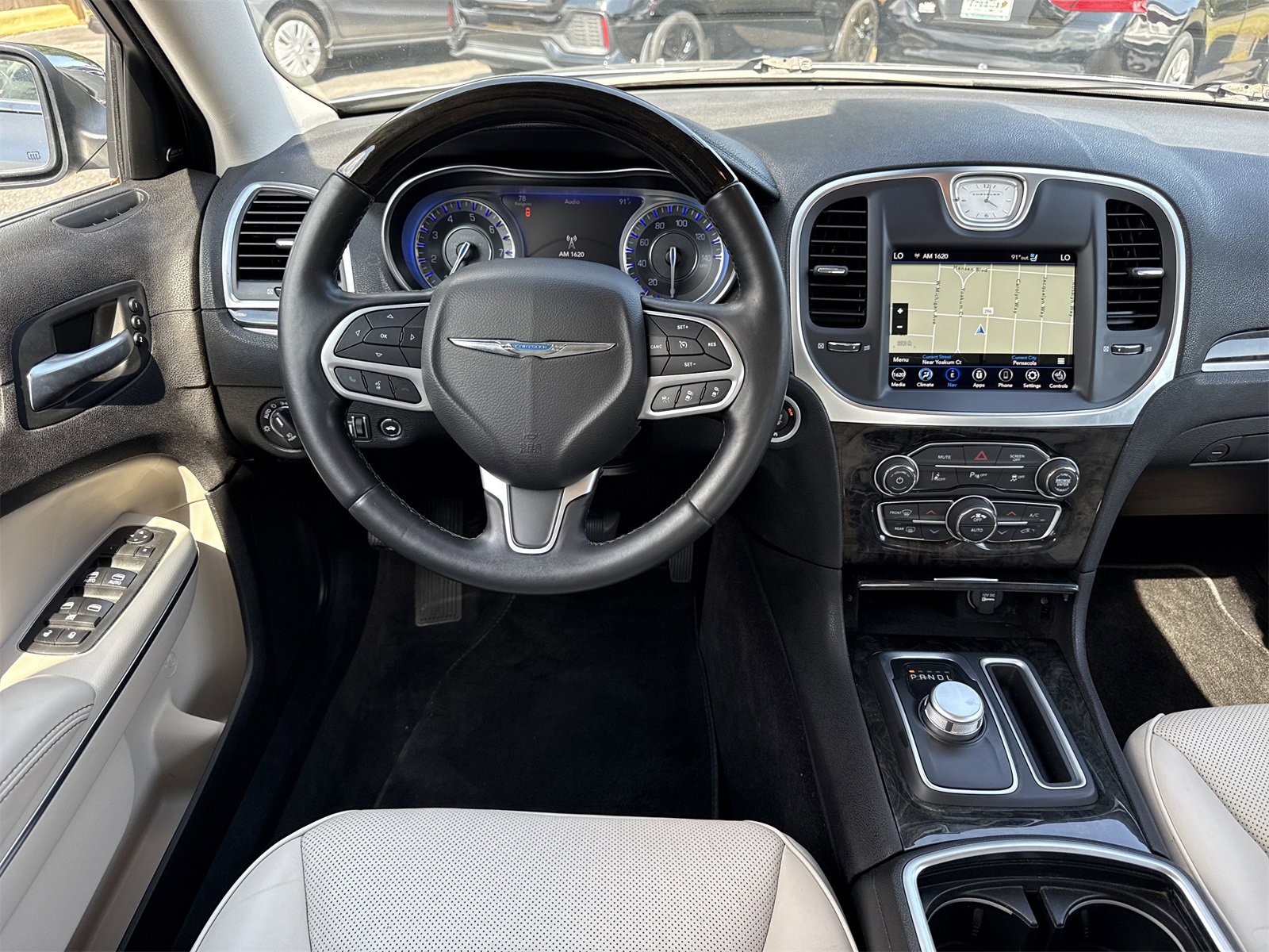 Used 2018 Chrysler 300 Limited w/ Safetytec Plus Group image 12