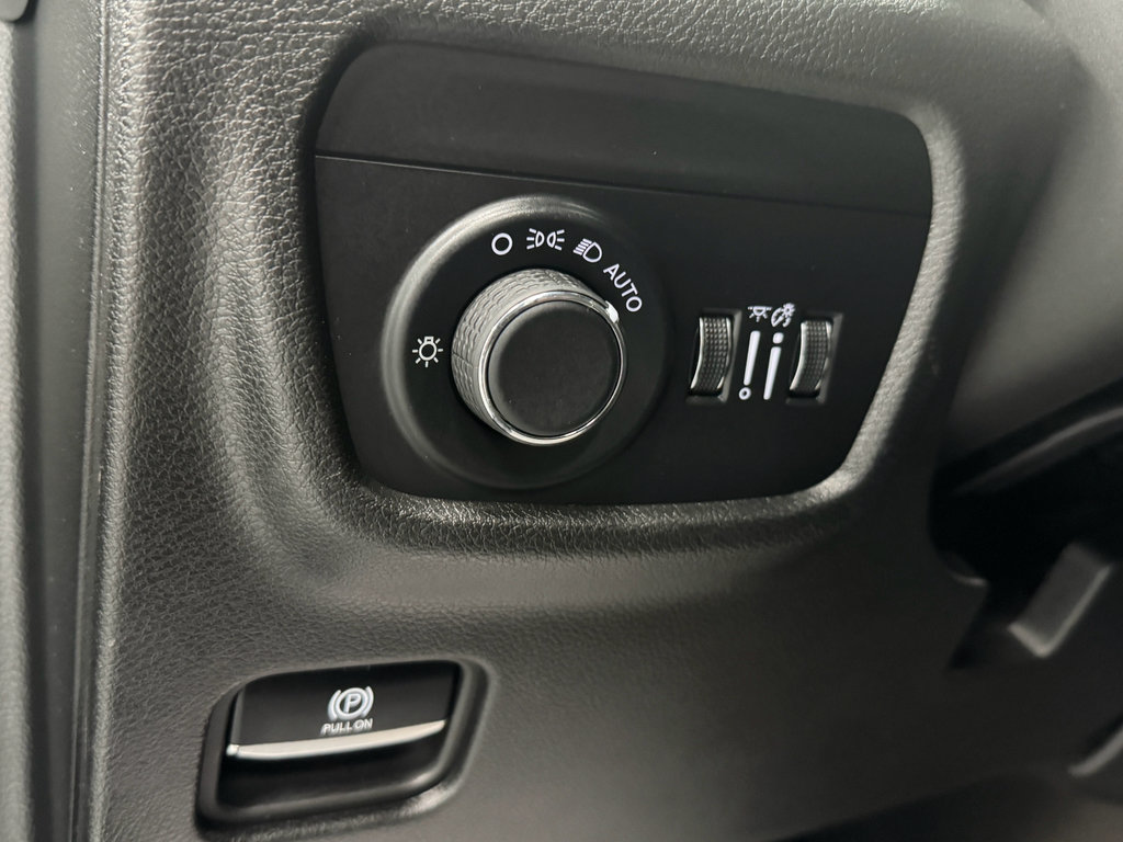 Used 2024 Jeep Grand Cherokee L Laredo image 16