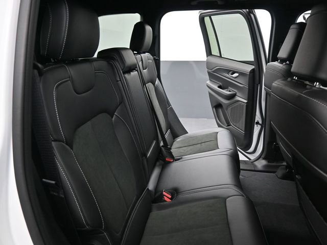 New 2025 Jeep Grand Cherokee Altitude image 18