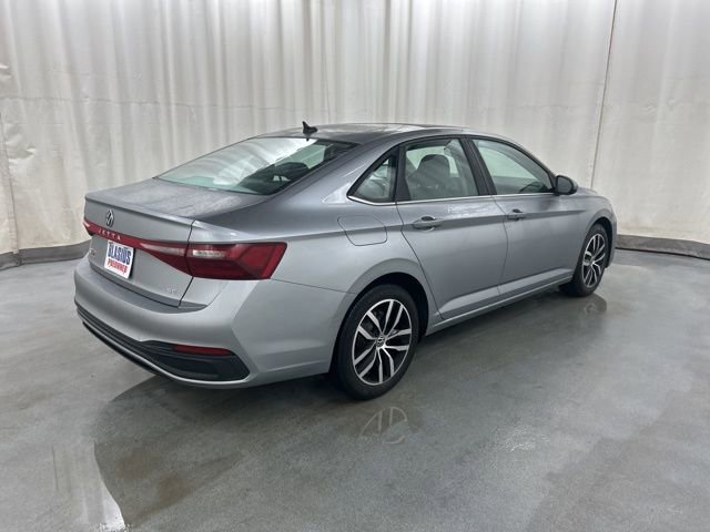 Used 2025 Volkswagen Jetta SE w/ Sunroof Package image 6