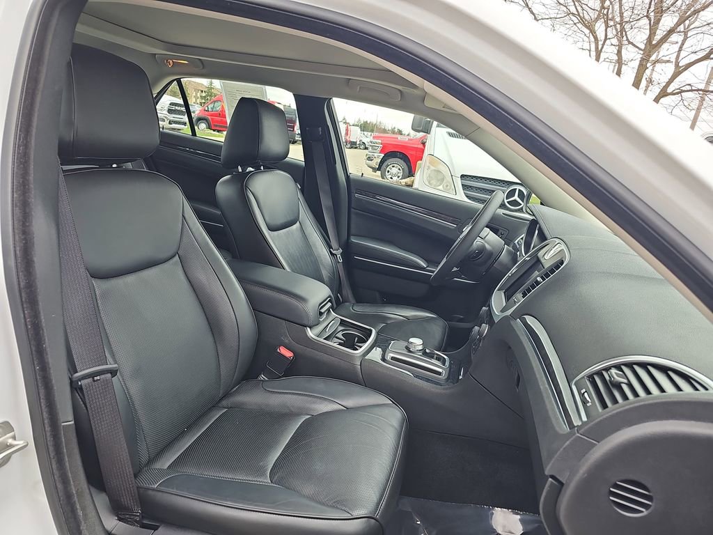 Used 2023 Chrysler 300 Touring L w/ Popular Equipment Group image 10