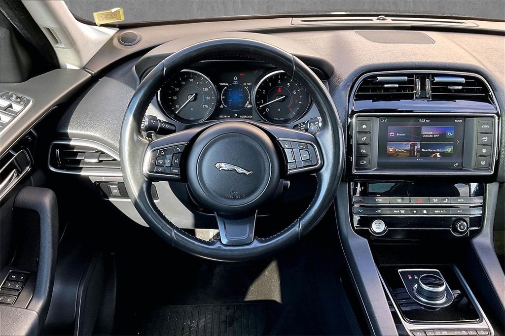 Used 2017 Jaguar F-PACE Prestige image 8