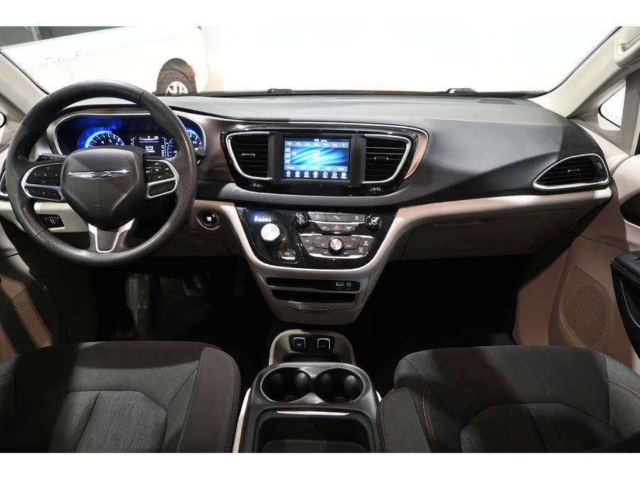 Used 2018 Chrysler Pacifica Touring Plus FWD image 21