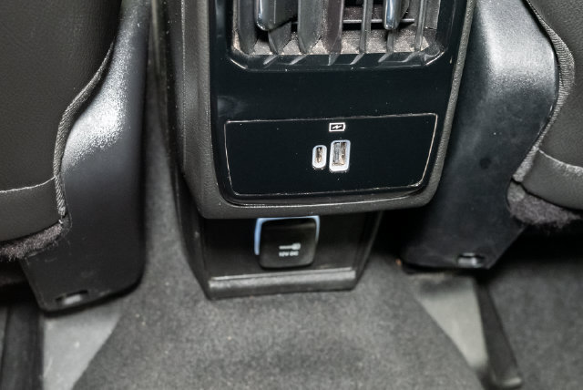Used 2025 Jeep Compass Latitude w/ Sun & Sound Group AWD/4WD image 32