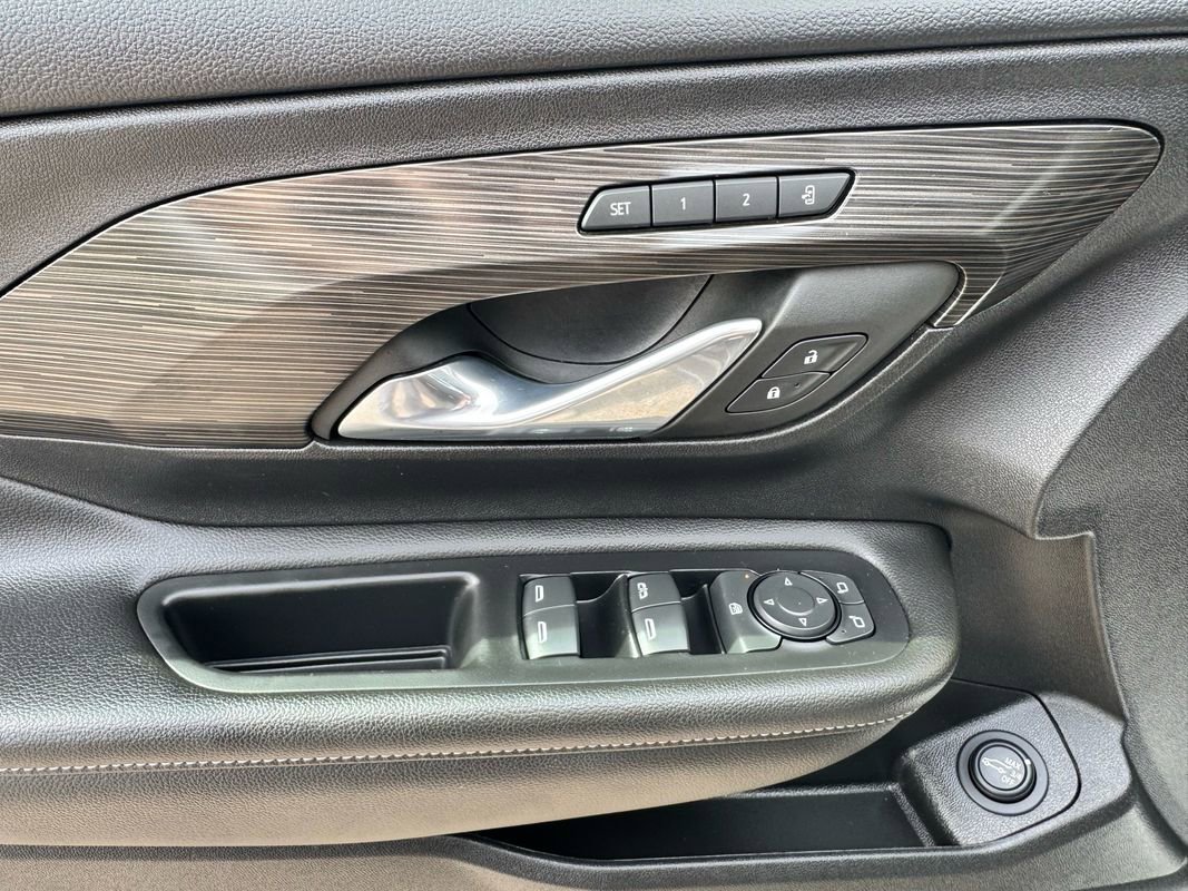 Used 2023 GMC Terrain SLT image 10