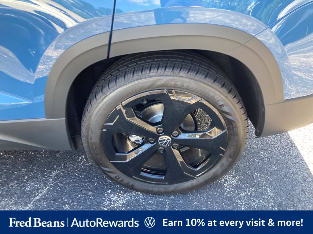 New 2026 Volkswagen Taos SEL AWD/4WD image 11