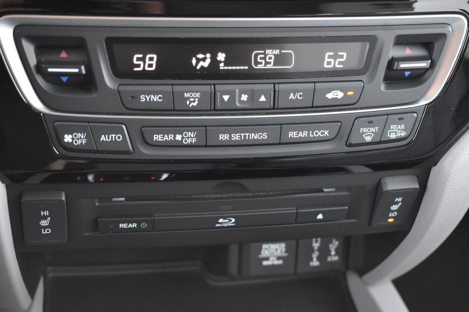 Used 2018 Honda Pilot Touring image 9