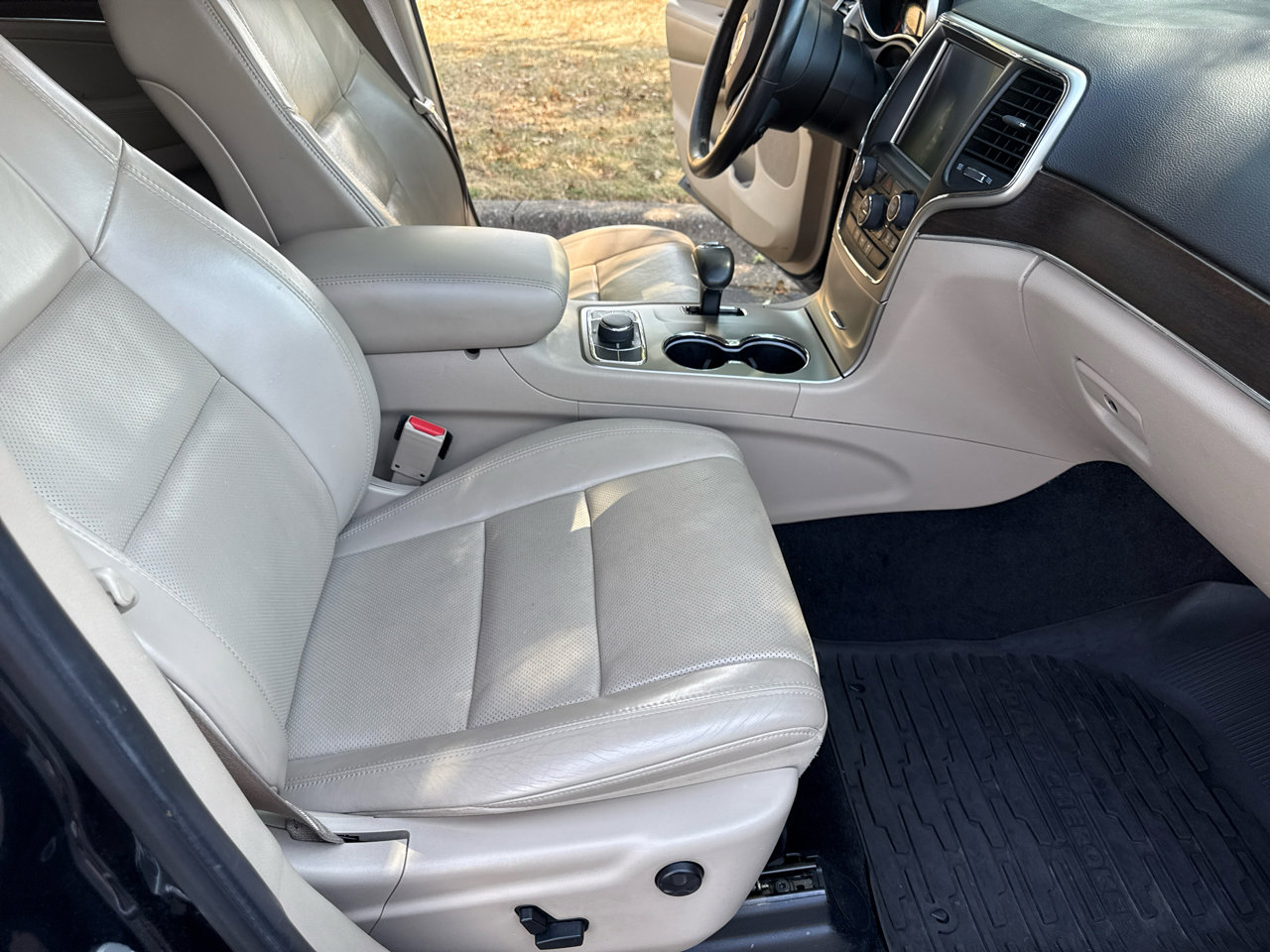 Used 2014 Jeep Grand Cherokee Limited w/ Luxury Group II image 13