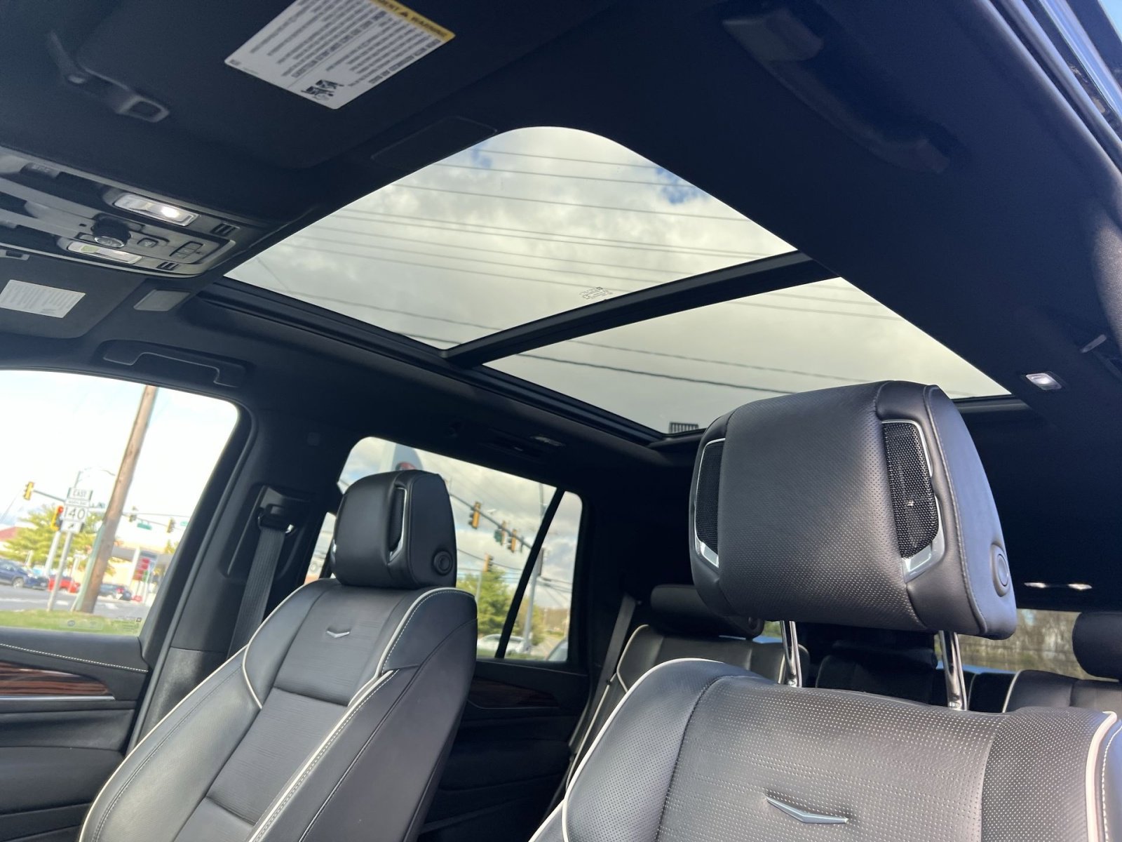 Used 2022 Cadillac Escalade Premium Luxury image 24