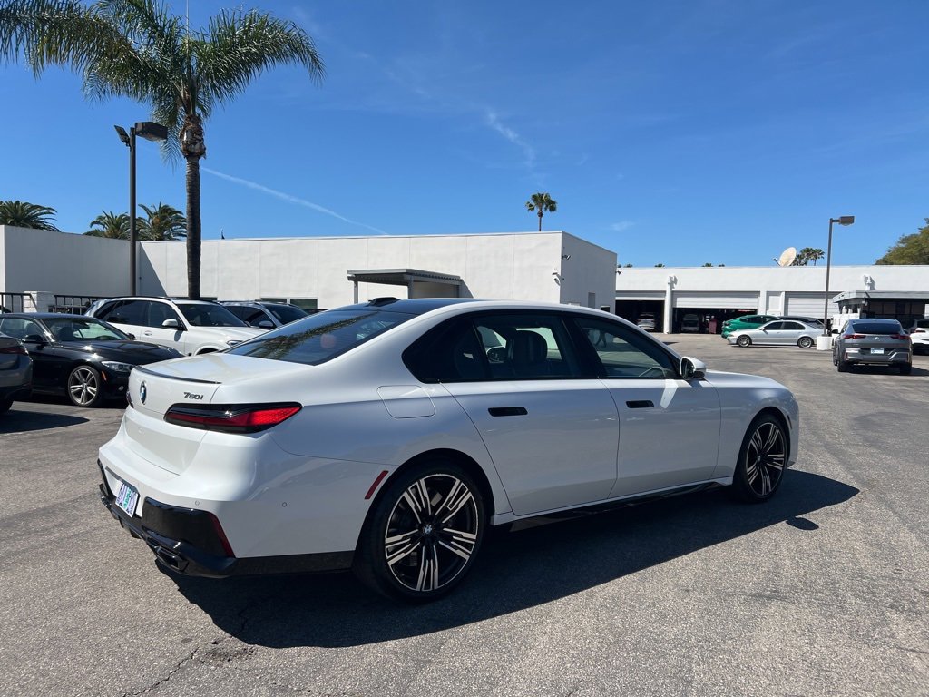 Used 2023 BMW 760i xDrive image 4