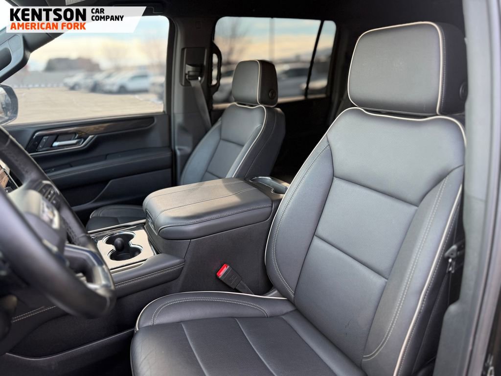 Used 2025 GMC Yukon XL Elevation image 34