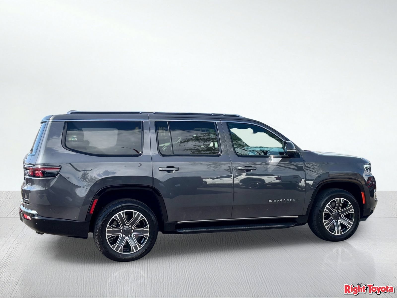 Used 2022 Jeep Wagoneer Series III AWD/4WD image 5